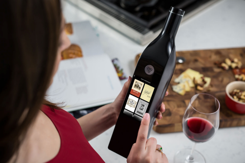 Размещение сенсорного экрана на бутылке с вином решает какие-то проблемы или это просто круто смотрится?
